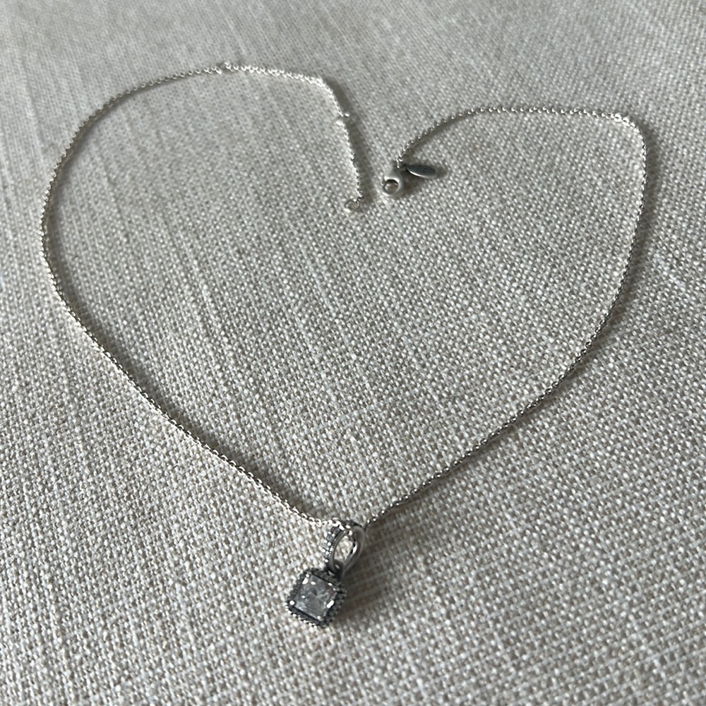 Pandora sparkle halo necklace
